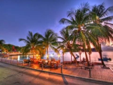 Melrose Beach Apartments Inc Hotels in Saint Lawrence