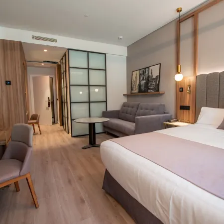 Hotel Giralda Center Отели рядом с достопримечательностью «Серро-Амате»
