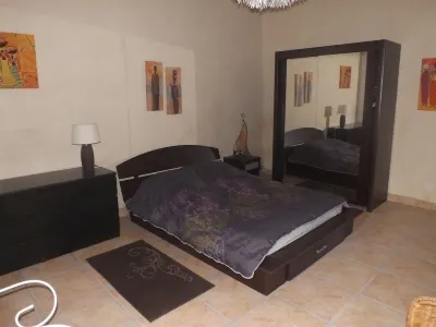 Urban premium ground floor cottage for 2-6 pers historic Fougeres, Label House of Fr. Château de Fougères 주변 호텔