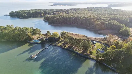 Charming Waterfront Cottage Retreat near St. Michaels