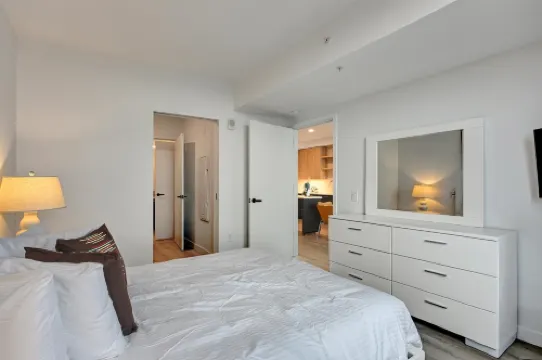 Global Luxury Suites at Town Center