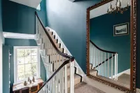 Central Townhouse with Garden & Free Parking