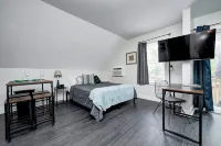 The Oasis Studio - Fountain Square Hotels in Beech Grove