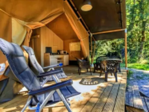 荷蘭的野營帳篷，靠近沙丘和海