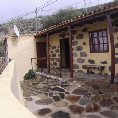 House Sleeps6-Parking-Garden-Pool in Summer-Pet Отели в г. Комарка Сентро