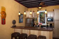 Hermosa Cove Villa Resort & Suites - Bares