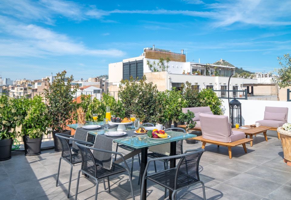 [미토스 럭셔리 스위트의 침실 전경]