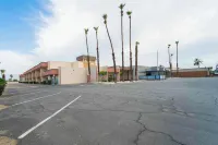 Royal Plaza Inn - parking