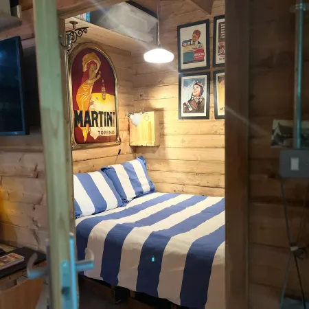 Retro Lodge nr Dartoor with Hot Tub & Opt Sauna