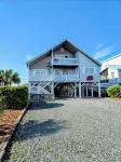 Oceanfront House 5Br/5BA-Newly Updated-Ramp No Steps-Linens Included-Large Decks Hotels in Holden Beach