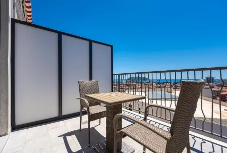 Rooftop Apartments & Rooms