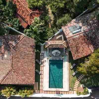 Beautifully Renovated Family Village House Within Walking Distance to the Beach Hotel Exterior