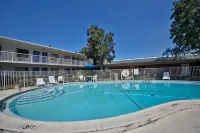 Motel 6 Tallahassee, FL - Downtown - Pool