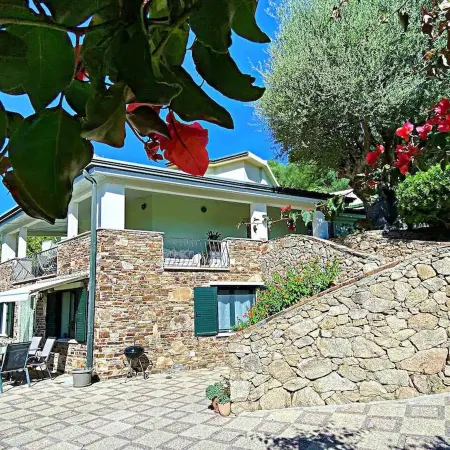 Villa with Terrace overlooking the Sea