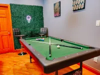 IceCream / Pool Table / 120" Projector / King Bed