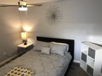 Luxury Newly Remodeled 3 Bedroom Duplex Unit Hotels in Everett