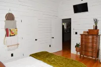 Station 91 | Cabin Near Helen | SAUNA & CEDAR TUB