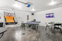 Restful Escape: Pet-Friendly 3BR Trailside Hotels in Hayward