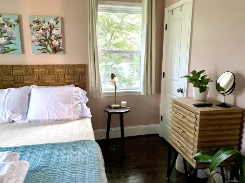 Inviting Porch and Spacious Deck with Fenced Backyard - Charming Haven Hoteles en Mountain Brook