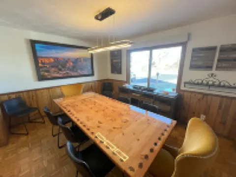 Views+, Spacious Home, Hot Tub, Ski/Hike/Golf, base of the CO Nat'l Monument!