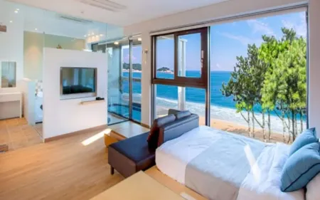 Goseong Lahene Pool Villa J Отели в г. Косон