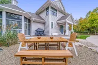 Lakeview home with private pickleball court, firepits, fireplace, & full kitchen