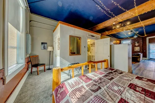 Spacious Suite with Private Services - Captivating Western Retreat Hotels in Sheridan