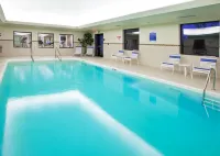 Holiday Inn Express & Suites Chesterfield - Selfridge Area Hotel a Chesterfield Township