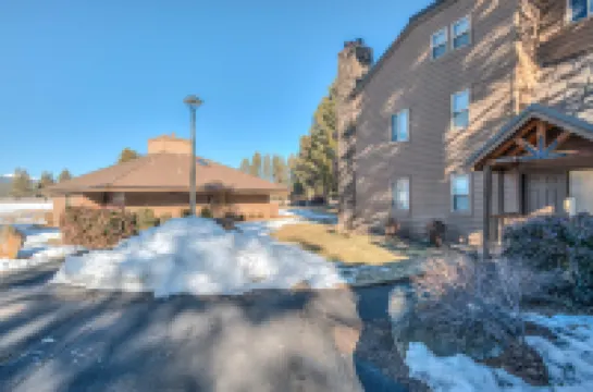 Charming Studio with Fireplace and Kitchenette - Cozy Retreat