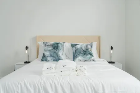 Serene Retreat - Private Patio, Fast Wifi, On-site Laundry