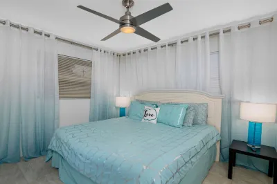 Serene Oasis - WiFi, Central Location, Tranquil Garden