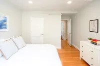 Cozy and Stylish Retreat with Full Kitchen - Charming College Hill Oasis Hotels in Providence