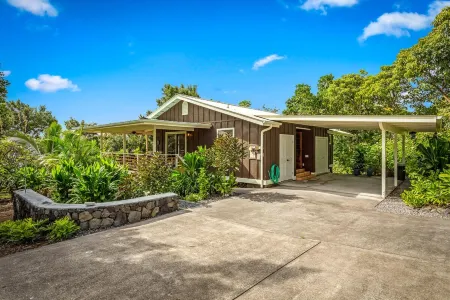 Wrap-Around Lanai with Ocean and Garden Views - Charming Coastal Retreat
