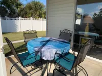 Spacious Outdoor Oasis with Gas Golf Cart - Charming Florida Retreat