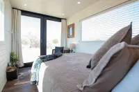 Rooftop Deck and Luxurious Amenities - Exquisite Tiny Haven Hotel di Alpine