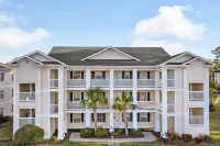 Serene Escape with Private Balcony and Golf Course Views - Charming Retreat Hotels in Carolina Forest