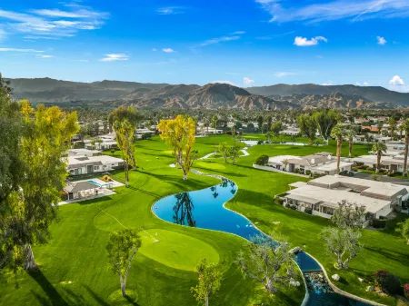 Stunning Golf Course Views and Pool Oasis - Elegant Tranquil Retreat Отели рядом с достопримечательностью «Indian Wells Golf Club»