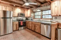 Cozy Retreat - Wooded Escape, Fire Pit, Peaceful Setting Hôtels à : Arden