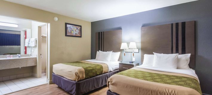 Econo Lodge Inn & Suites I-35 at Shawnee Mission Hotels in Johnson County