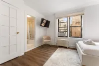 Private Studio with Shared Living Area - Sleek Tranquil Retreat