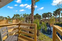 Chic Coastal Haven - Minutes to the Beach, July Savings Hotels in Sanibel