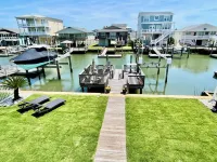Premiere Location! Canal Front, Dock, Easy Beach & Pier Access