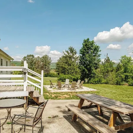 Afton Farmhouse - Mountain Views off Route 151