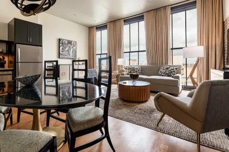 2BR Canal Street Charm: Elegant Space | The Mayfair