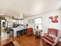 Charming farmhouse in welcoming Boerne with AC, WiFi
