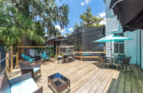 Private historic district apt with pool-suite A