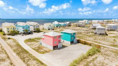 Privacy of Fort Morgan! 50 Stps to Beach & Pool! New 4 Sq Game & Outdoor Dining!