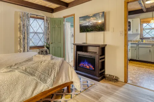Stunning Retreat - Hot Tub, Game Room, Fire Pit 로아 마운틴 호텔