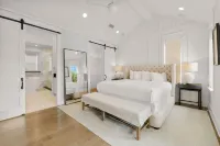 Lagoon Pool and Home Theatre Delight - Gorgeous Coastal Haven