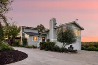 Breathtaking Views and Chic Design - Luxurious Countryside Escape